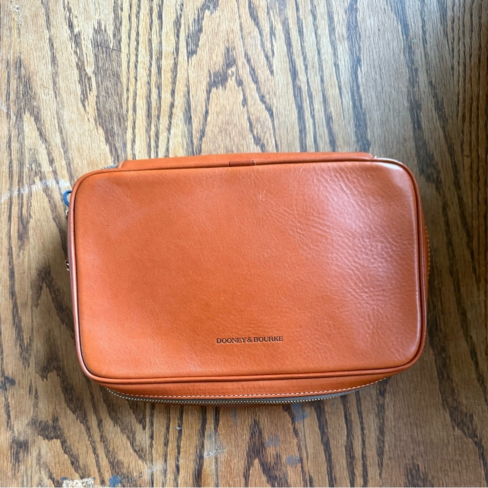 NWT Authentic Dooney & Bourke Men’s Dopp kit